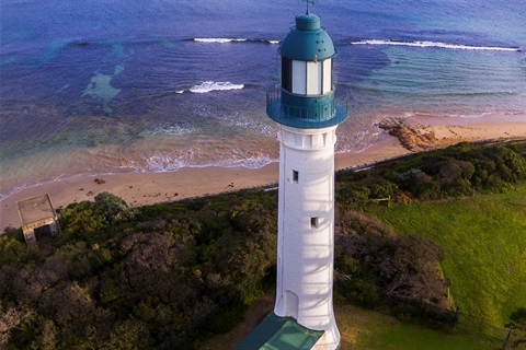 Queenscliff Low Light lighthouse overlooking the sea