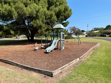 Frog Pond Reserve full playground view