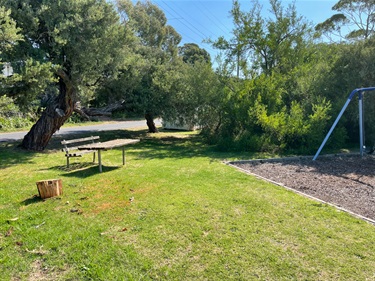 Williams Road Reserve seating