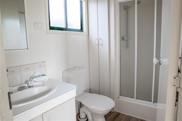 Whale cabin bathroom