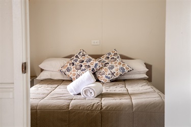 Whale cabin bedroom