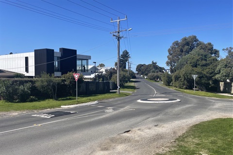 Street level image of the temporary roundabout at Kirk Road and Winterley Road